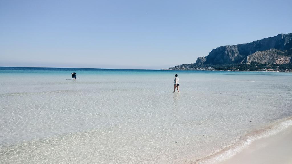 B&B Casa Chinaski Mondello Eksteriør billede