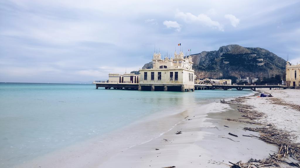 B&B Casa Chinaski Mondello Eksteriør billede